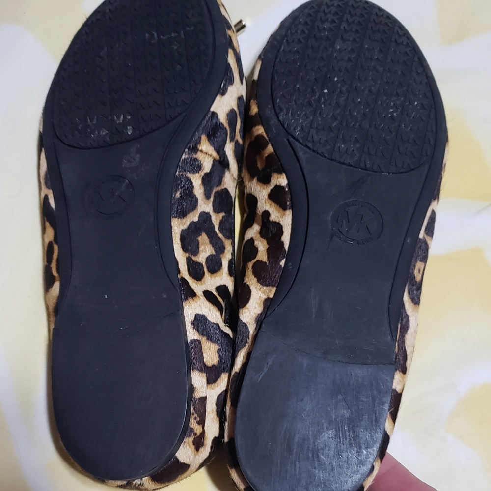 MICHAEL KORS ANIMAL PRINT FLATS SIZE 6.5 - Picture 6 of 7